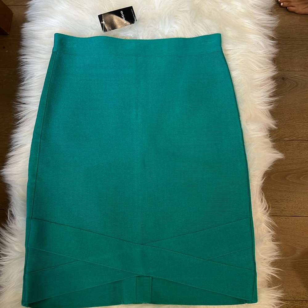 Bebe brand size small wrapping band bandage skirt